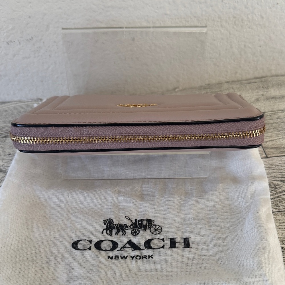 Coach Medium ID Zip Wallet in Colorblock with Border Quilting NWOT - Picture 6 of 13